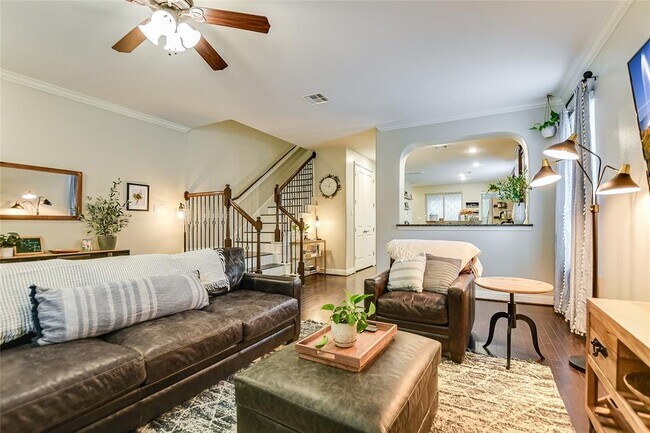 Building Photo - 2516 Amur Dr