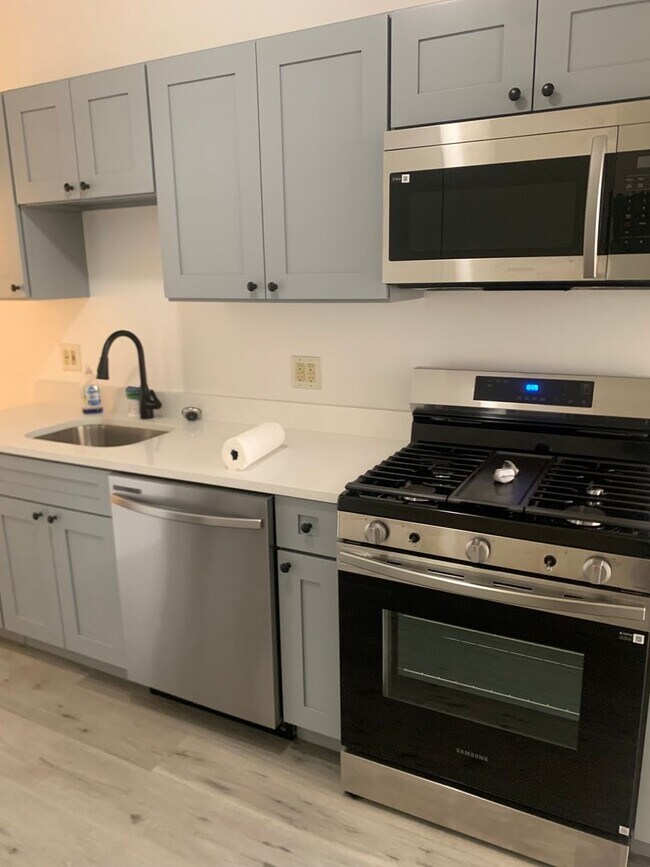 Building Photo - 447 Cambridge St