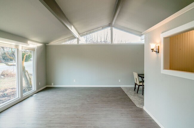 Foto del edificio - 3 Bedroom 2 Bath Fully Fenced Back Yard