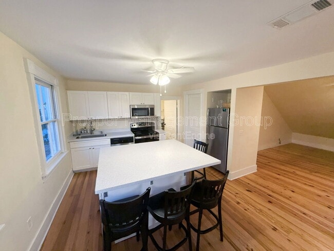 Building Photo - 47 Ashley Ave