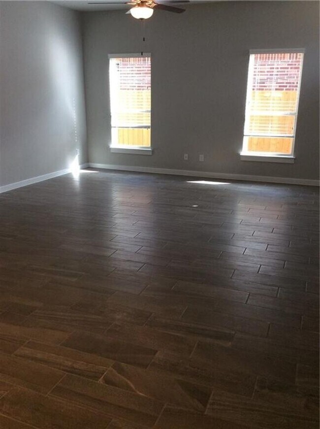 Building Photo - LUXURY TOWNHOME LOCATED IN PECAN PARK, BAS...