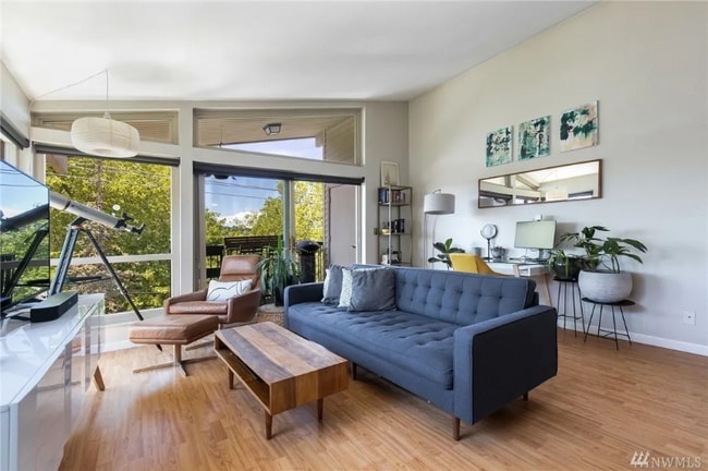 Building Photo - 3607 14th Ave W