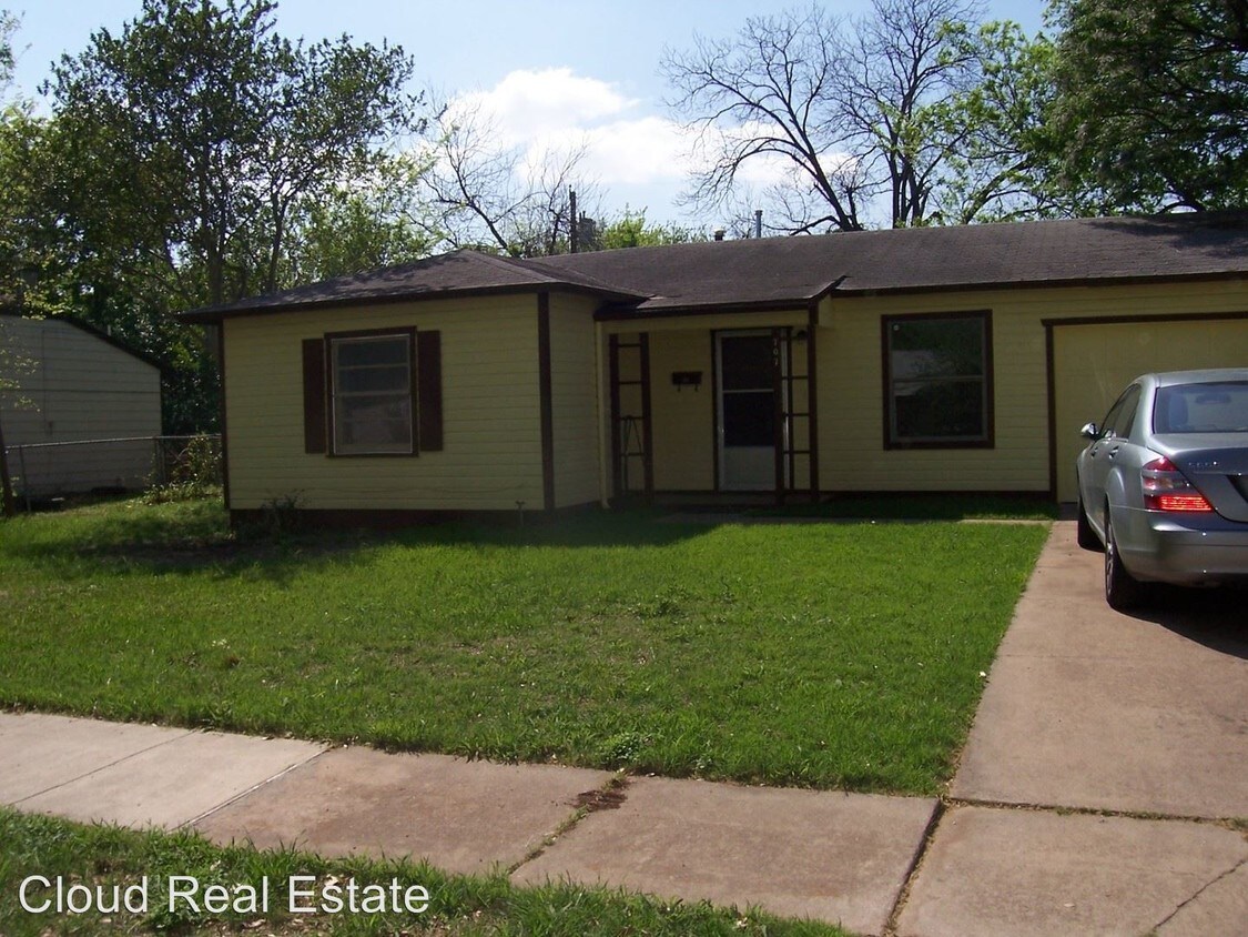Primary Photo - 3 br, 1 bath House - 707 CROCKET DR