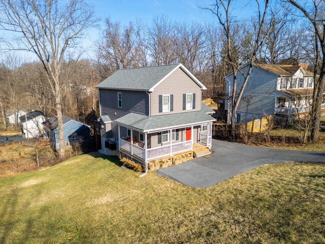 Building Photo - 301 Rollason Dr