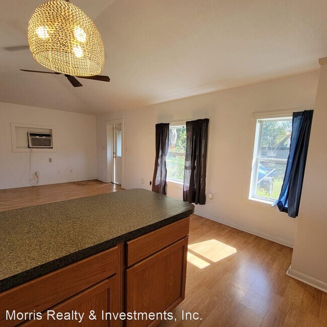 Building Photo - 1 br, 1 bath House - 33 1/2 E Pendleton Ave