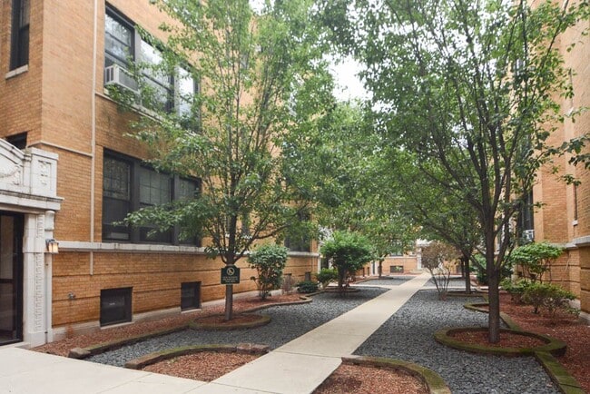 Building Photo - 708 W Barry Ave