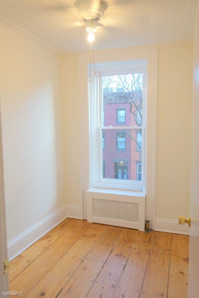 Building Photo - 345 Sackett St