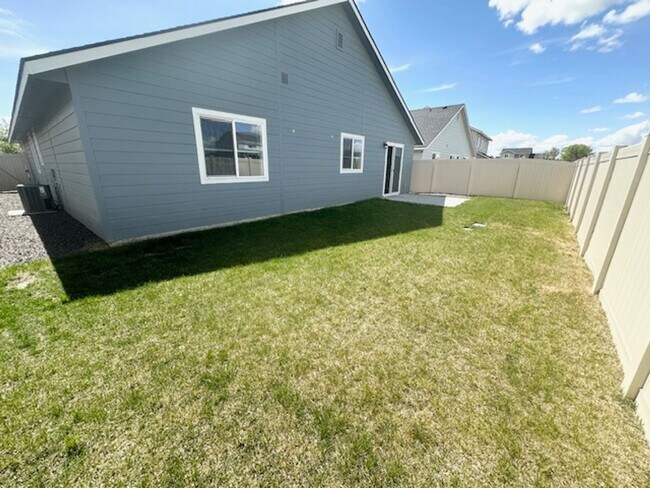 Foto del edificio - $500.00 MOVE IN CREDIT! Stunning Modern Home in Desirable Star, Idaho