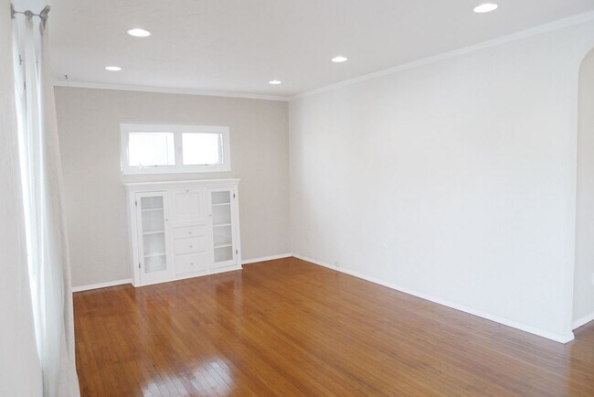 Building Photo - Beautiful 2 Bedroom Home In Long Beach