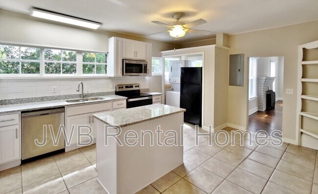 Foto del edificio - 2017 Reed Ave