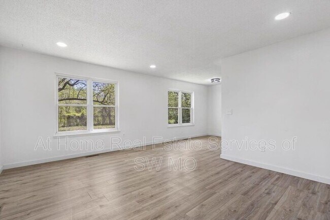 Building Photo - 810 N Glenn Ave