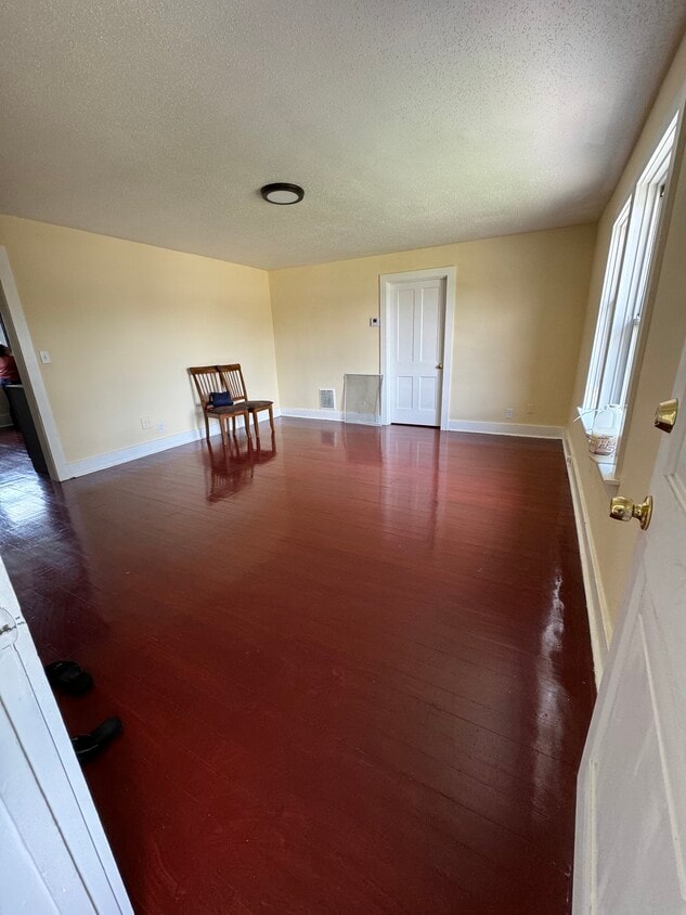 511 Roberts St Unit Second floor, Utica, NY 13502 Apartments in Utica