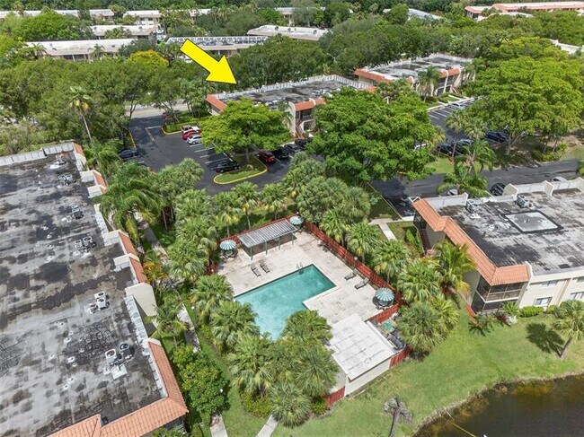 Building Photo - 412 Lakeview Dr