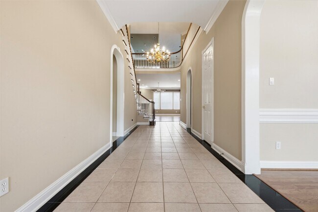 Building Photo - 17 Ambleside Crescent Dr
