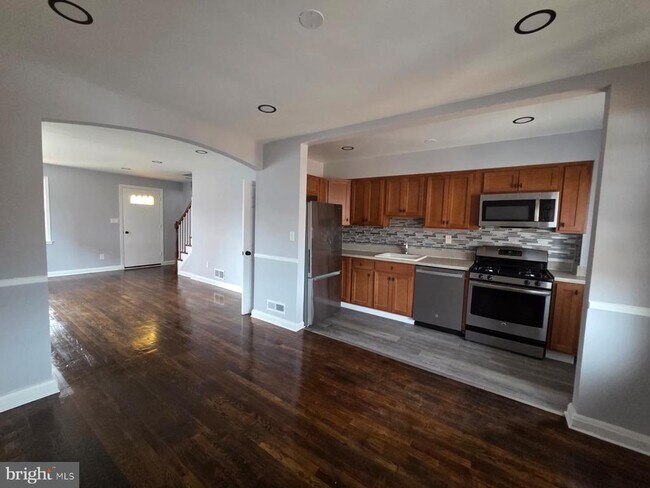 Building Photo - 7545 Ives Ln