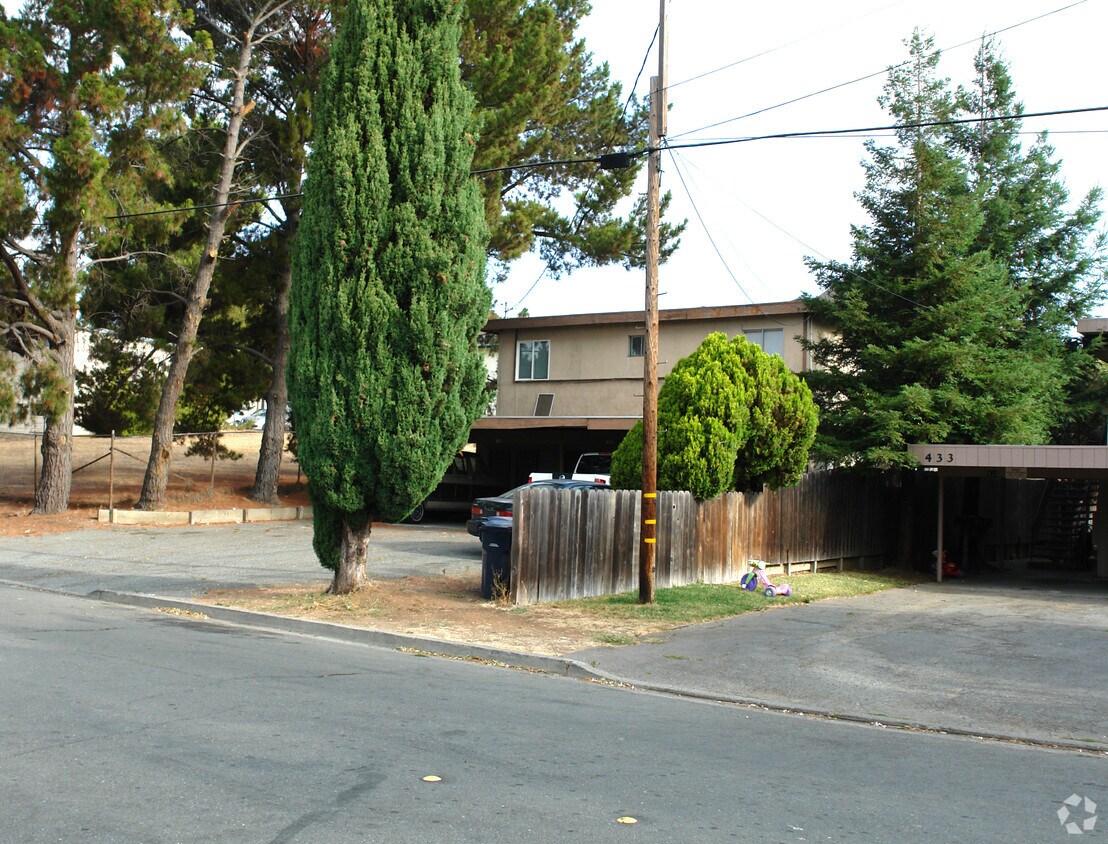 Primary Photo - 425-431 E L St