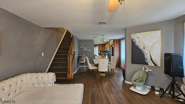 Foto del edificio - 830 E Curtis St