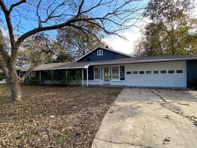 Foto del edificio - 3909 Ascot Ln