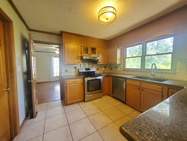 Foto del edificio - 6000 Lake Trail ~ Arran Lakes West