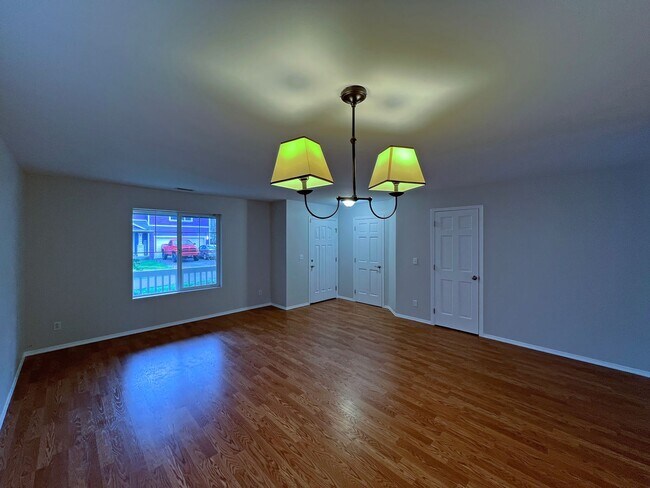 Building Photo - Beautiful 2,420 SF 4 BR/2.5 Bath Home with...