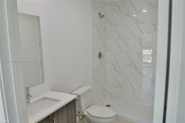 Foto del edificio - 4 br, 4.5 bath House - 1159 NW 1st St