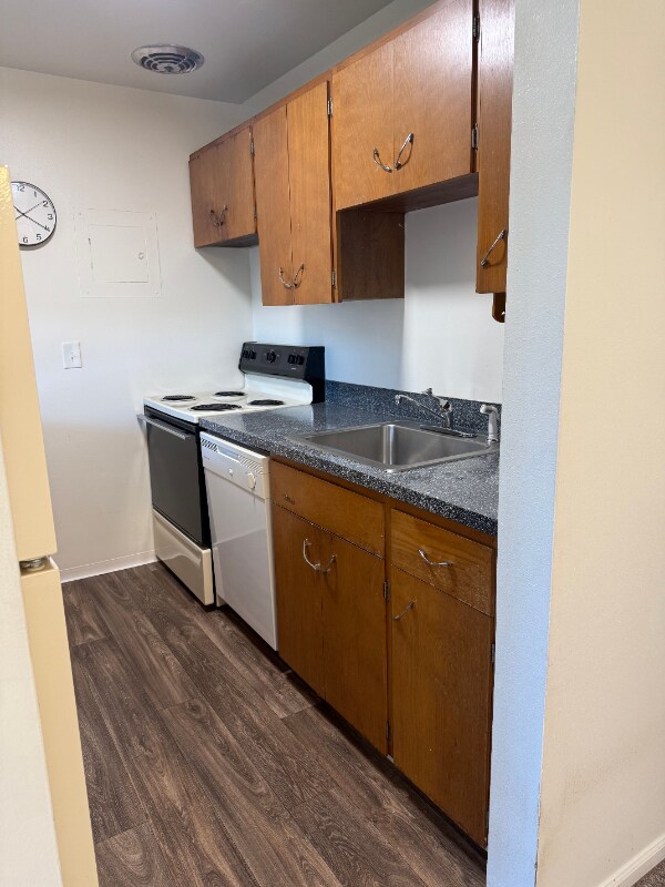 Foto del edificio - 14421 8th Ave SW