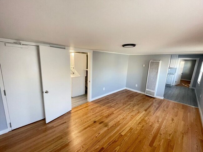 Building Photo - 9 Patten Ct