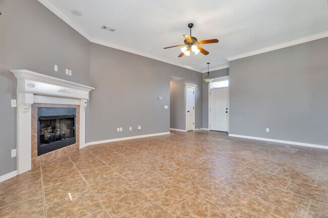 Building Photo - 4 Bedroom Brick home in Central Fayetteville!