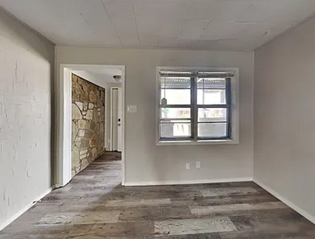 Foto del edificio - Charming 3-Bedroom Home for Rent in Midwes...
