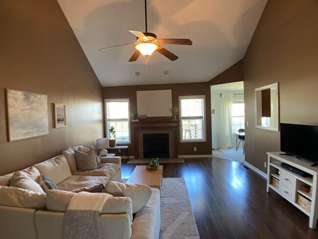 Foto del edificio - $1800 3 Bedrooms 2.5 Bath Brick Home with a bonus room!