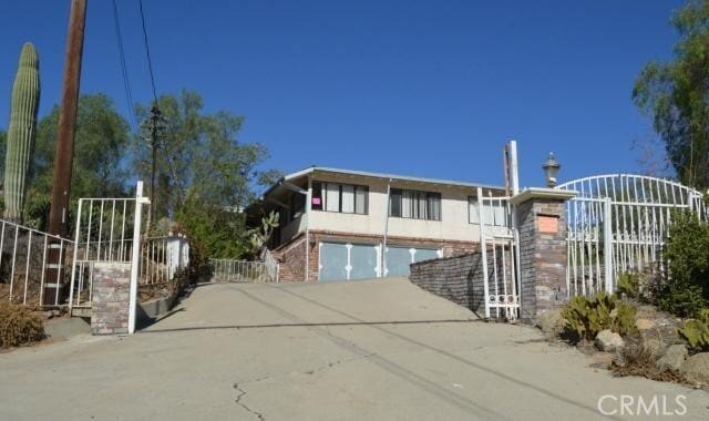 Building Photo - 20610 Hill Top Dr