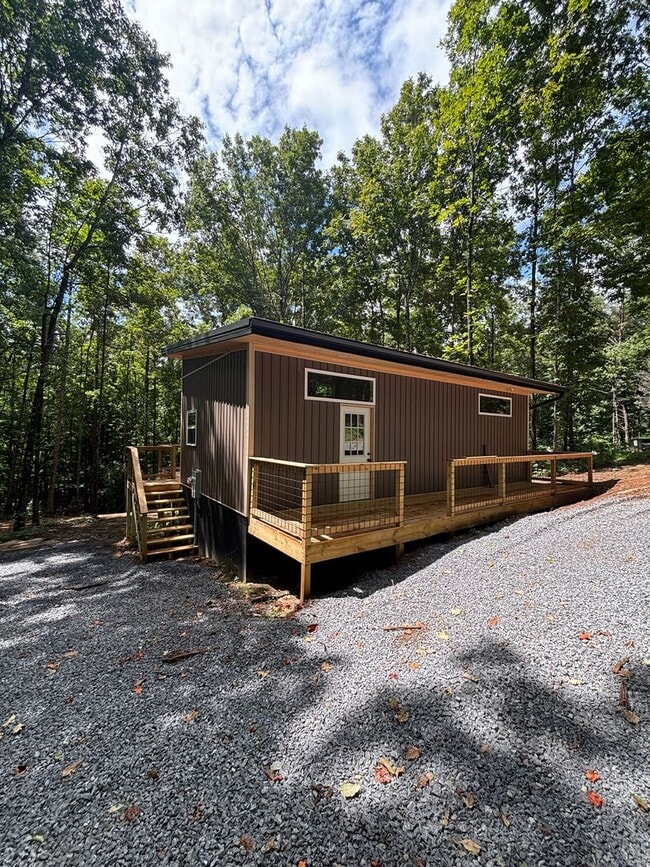 Building Photo - 8662 Lakeshore Dr
