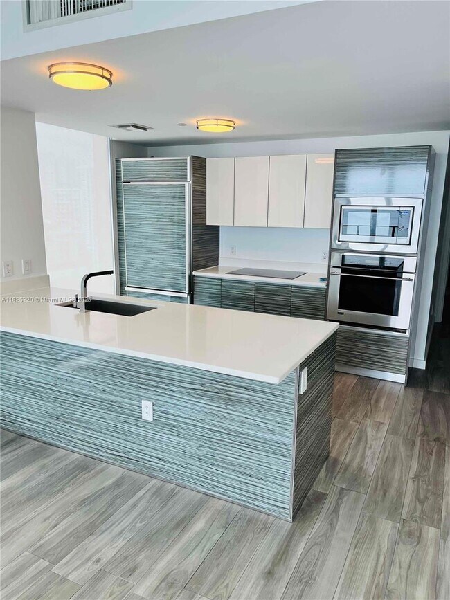 Foto del edificio - 460 NE 28th St
