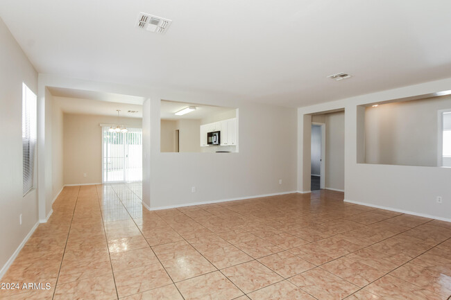 Building Photo - 11769 W Dahlia Dr