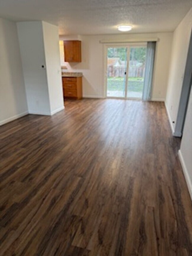 Foto del edificio - 11217-11219 105th Ave SW