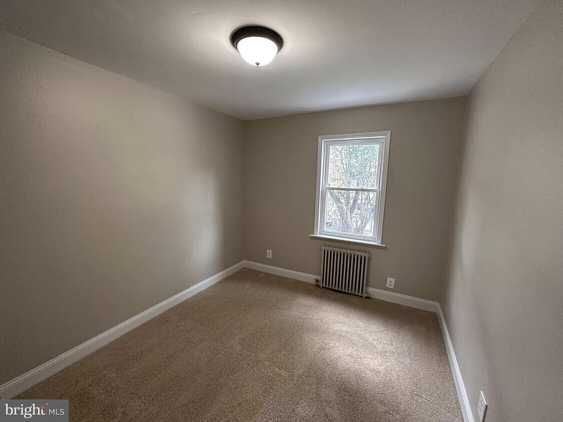 Foto del edificio - 4047 Cedardale Rd