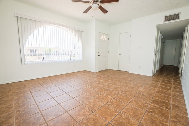 Foto del edificio - Charming Property Features 3 Bedrooms, 2 B...