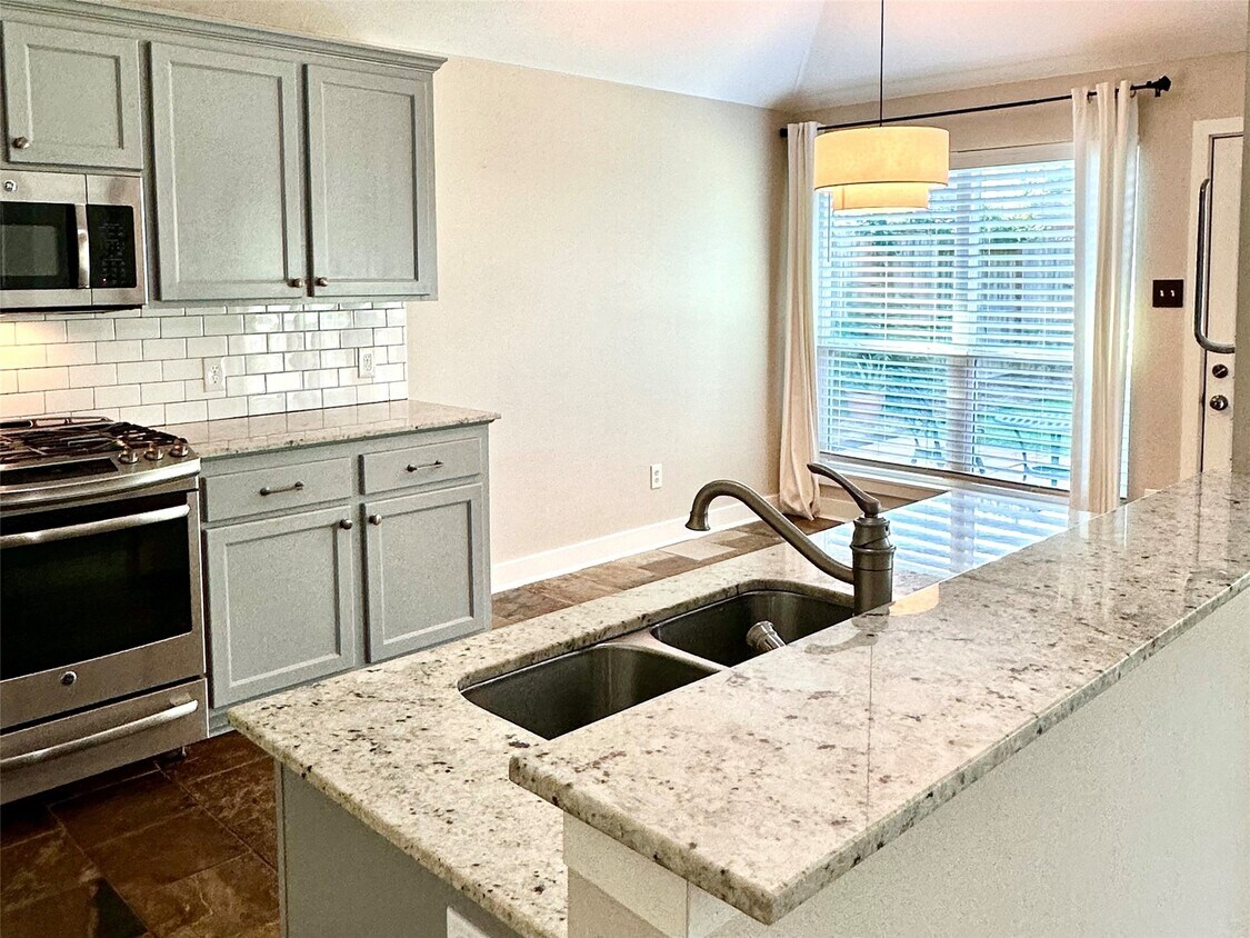 Primary Photo - 3126 Ivy Bend Dr