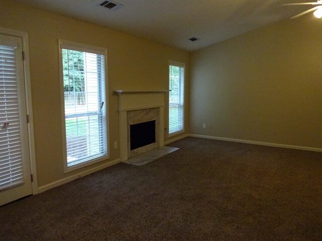 Foto del edificio - 460 Sunnyside Drive