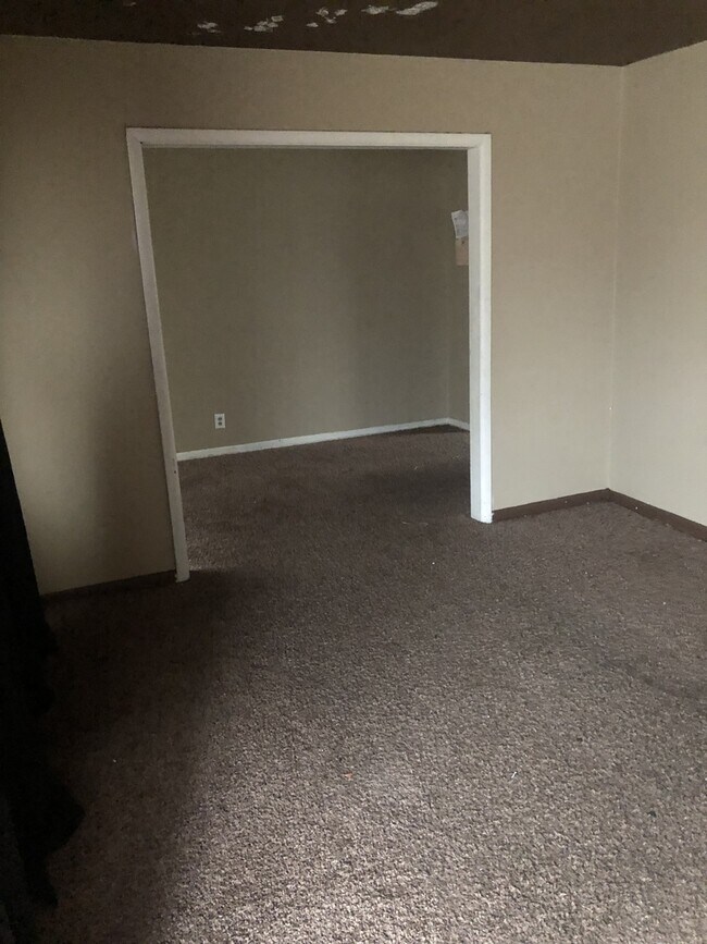 Foto del edificio - 3 bdrm w/garage