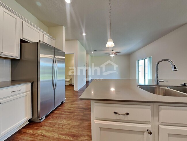 Building Photo - 1033 Walden Pond Dr