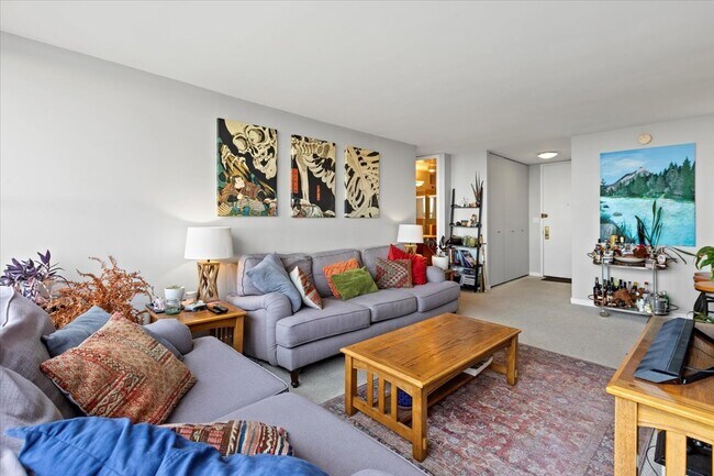 Foto del edificio - 655 W Irving Park Rd