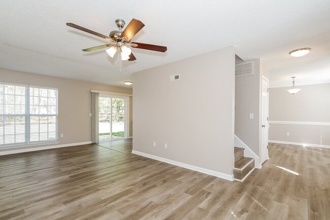 Foto del edificio - 6104 Brick Landing Dr