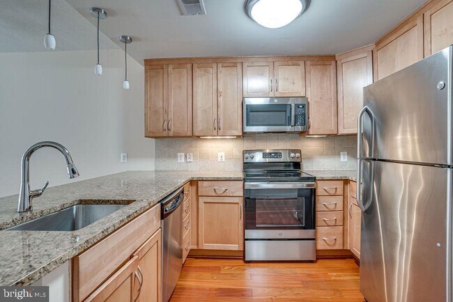 Foto del edificio - 888 N Quincy St