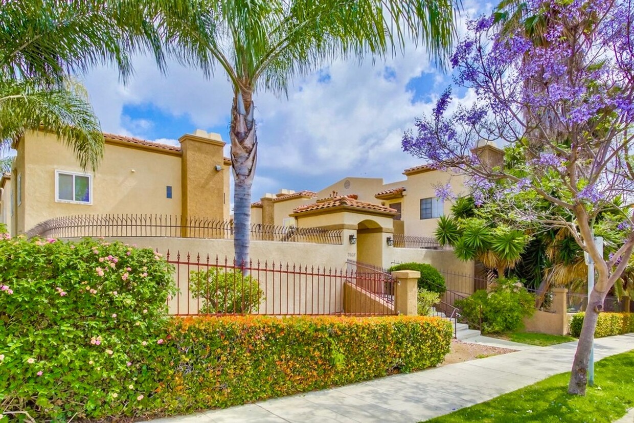 Primary Photo - Stunning 2-Bed, 2-Bath Condo in Golden Hil...