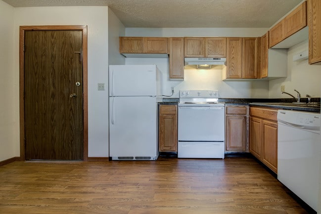 Building Photo - Cedarwood North