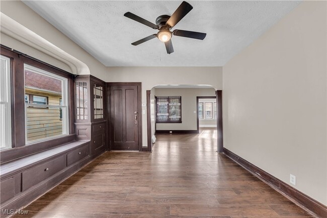 Building Photo - 11913 Buckingham Ave