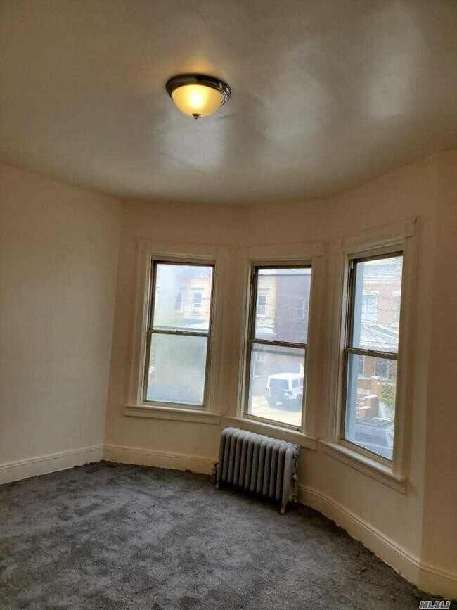 Building Photo - 76-36 85th Dr