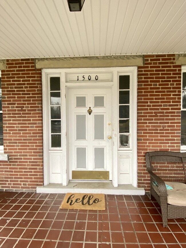 Front door entry - 1500 5th Ave