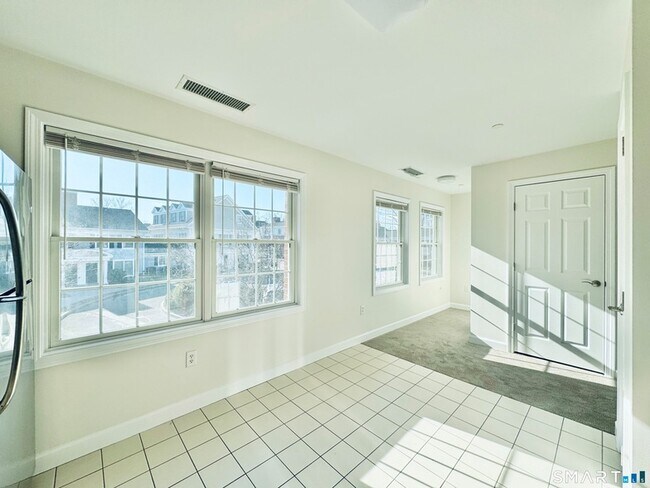 Foto del edificio - 46 Fairgate Dr